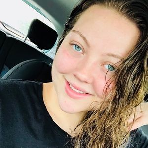 Meet your Posher, Adina